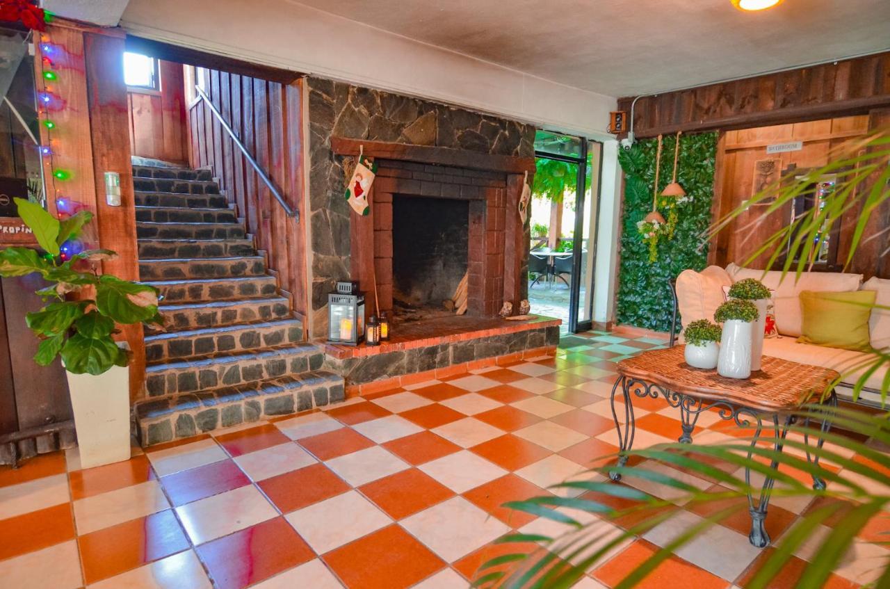 Hotel Rancho Constanza & Cabanas De La Montana Bagian luar foto